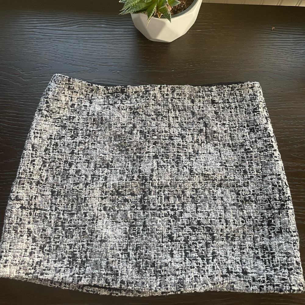 Alice + Olivia mini skirt size 6 EUC